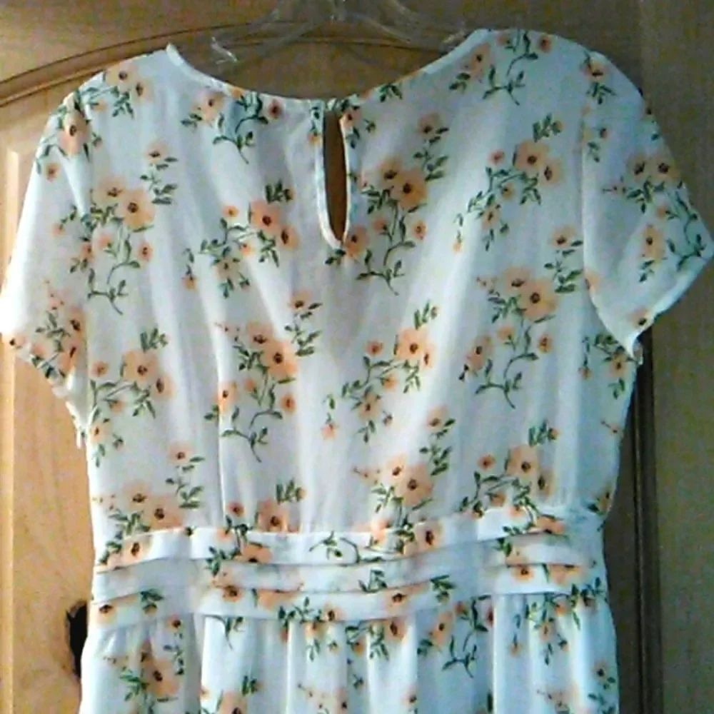 XXI Floral Romper - Picture 4 of 10